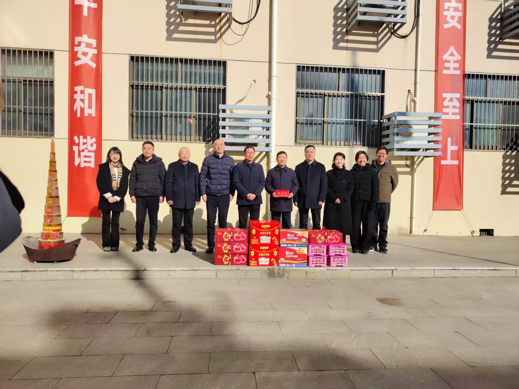 如東錦恒集團(tuán)董事長王必東慰問