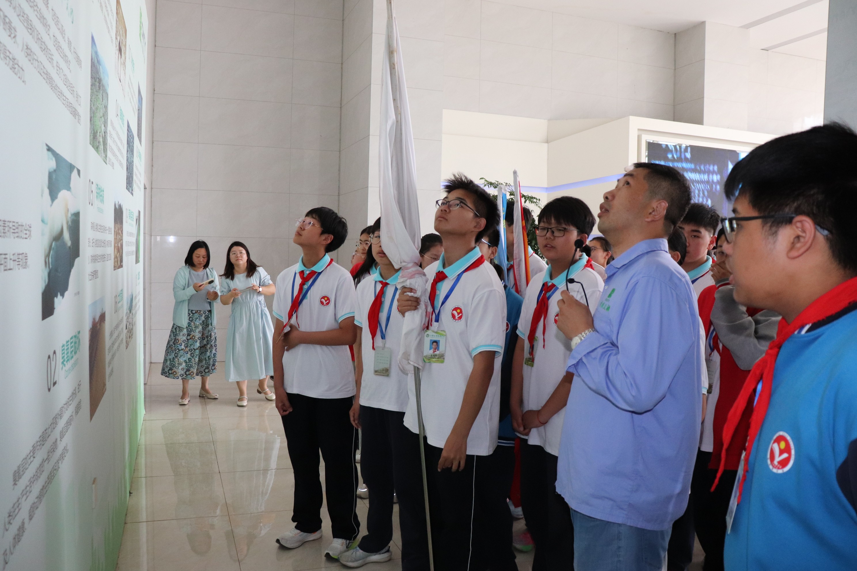 宜陵中學師生參加六五環(huán)境主題活動